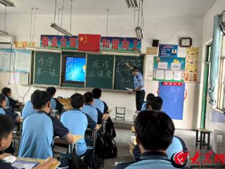 警校携手筑防线 成武县苟村中学联合乡镇派出所开启新学期“反诈第一课”