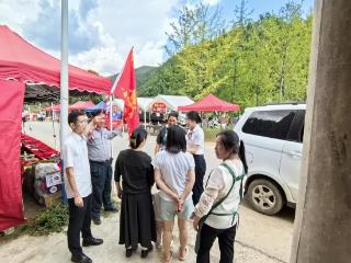 赫章农商银行可乐支行：节庆盛会搭台，反诈宣传唱戏