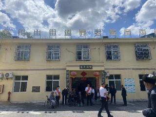 赫章农商银行西城支行走进养老院 贴心金融服务暖人心