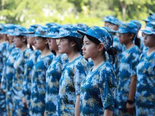 迷彩青春正当时，临沂士博高级中学举行2025级军训动员大会