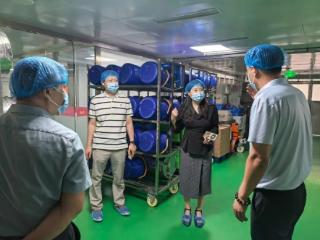 济南市高新区凤凰路小学赴配餐公司专项突击检查 筑牢学生饮食安全防线