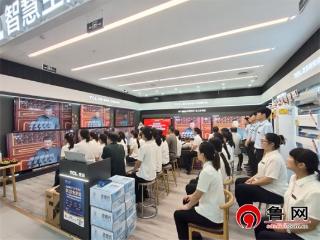 德百集团组织员工集体观看纪念中国人民抗日战争暨世界反法西斯战争胜利80周年大会电视直播