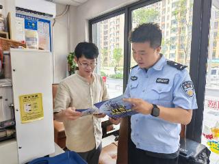 崔寨派出所深入辖区社区开展反邪教知识宣传活动