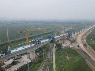 津潍高铁站前七标跨大唐电厂连续梁顺利合龙