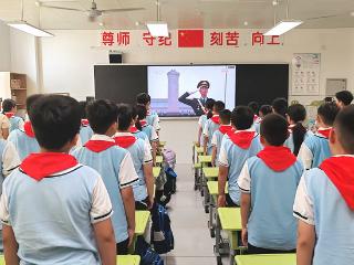 莒南县第二小学组织师生共沐精神洗礼