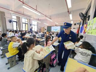 护航开学季 册亨消防拉满“守护值”