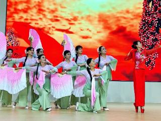 老少同台歌颂伟大抗战精神——槐荫老干部朗诵艺术学会、山东老年大学志愿者演出团走进学校开展红色宣传教育