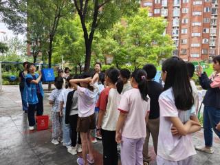 “小手拉大手，分类‘益 ’起走” 万润社区开展青少年主题活动