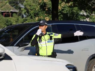 站好第一班“爱”的岗！贵州交警护学模式暖心上线