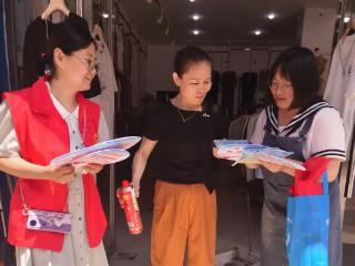 龙头山乡民政服务站开展“敲门送法暖人心法治意识入万家”普法活动