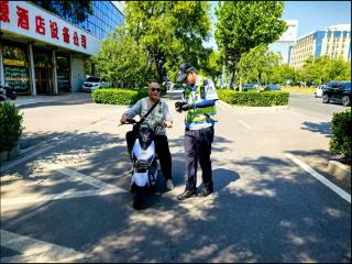 泰安交警城西大队持续开展“一盔一带”安全守护专项整治行动