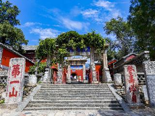 中外景区代表齐聚泰山！登山节期间泰山景区举办国际友好景区推介与专题演讲