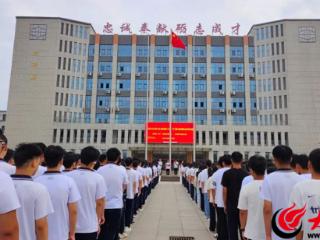 成武二中（民汉高级中学）举行主题升旗仪式，凝聚青春报国力量