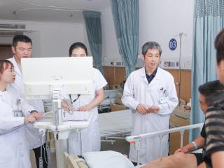 烟台毓璜顶医院BASIS取栓技术，让瘫痪老人术后顺利抬肢