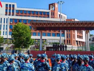 淄博市博山区第六中学举行2025级初一新生军训开训仪式