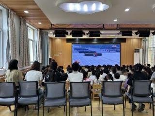 淄博市淄川区实验幼儿园：同看阅兵盛典 厚植爱国情怀