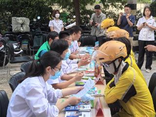 山东省疾控中心联合多部门开展美团骑手专项健康义诊活动