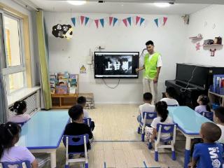 东红庙社区开展“童心敬英雄，红色润童年”爱国主义教育活动