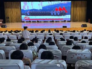 临沂第十七中学组织全校师生观看“纪念中国人民抗日战争暨世界反法西斯战争胜利80周年”专题直播活动