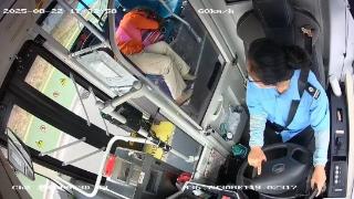 【身边的温暖（一）】乘客突感不适，驾驶员援手相助 2025年09月06日 [周六] 每日热点，关心世界！