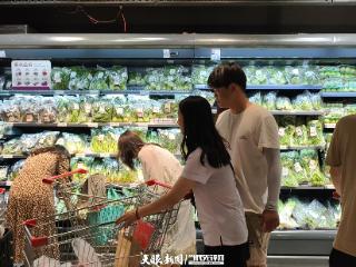 【天眼关注】“走，晚上逛超市捡‘相因’”， 贵阳人的晚间休闲新方式实惠又热闹