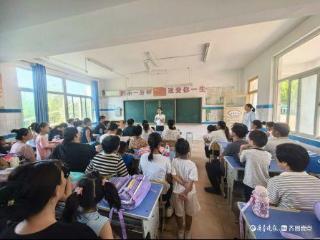广平镇焦集小学二年级学生用平面图形拼出创意世界