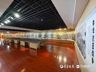 30年绘就14年抗战烽火，画家崔宁抗日战争长卷展在龙口开幕