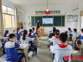 成武县康集明德小学开展“070勇敢小卫士”主题班会