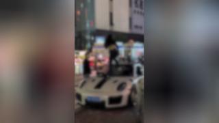 【天眼关注】闹市“抓小三”砸保时捷？贵阳三人博流量自导自演被行拘(图1)