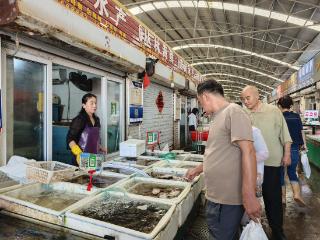 大量海鲜抢“鲜”上市，潍坊海蟹价格同比下降三成