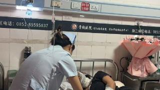 水城一女子祭祀烧纸时打火机掉落引发爆燃，全身10%烧伤