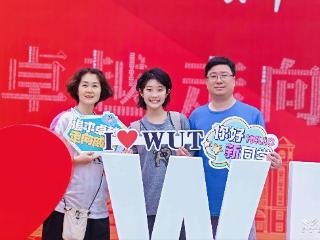创意迎新！这所高校把五千新生名字写进校训
