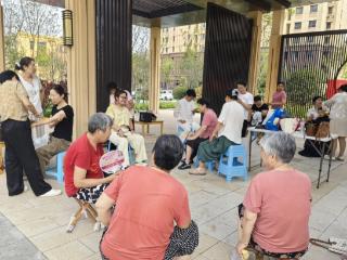 仙营社区开展“拍打养身 义剪暖心”志愿服务活动