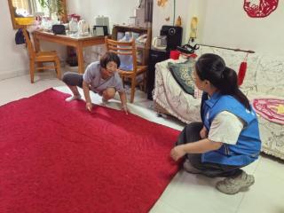 仙北社区领秀网格室开展“师恩如海祝福飞扬”志愿服务活动