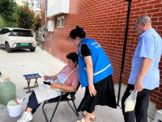 安居街道运河湾社区开展反家暴宣传活动