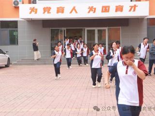 临沂圣陶高级中学开展火灾应急疏散实战演练活动