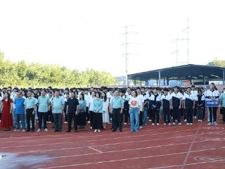 临沂士博高级中学举行2025年秋季新学期颁奖典礼暨升旗仪式