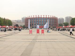 济南市莱芜职业中等专业学校：新生报到入校园 师生携手启未来