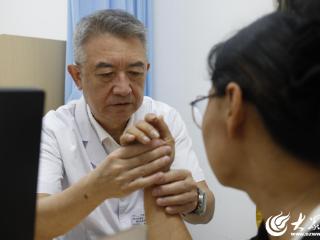 家门口就能看专家号！山东省中医院骨科王明喜教授坐诊栖霞市中医医院——名医下沉暖基层 仁心妙手护健康