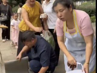 四川达州早餐摊主遭“剧情视频”抹黑陷网暴，70多万粉博主沉默，警方：可起诉维权