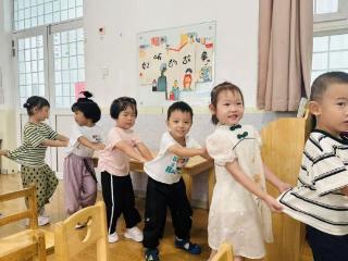 淄博市淄川区实验幼儿园：萌娃初入园 温情伴成长