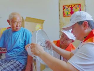 阳光财险河南分公司赴信阳闵楼村开展公益活动