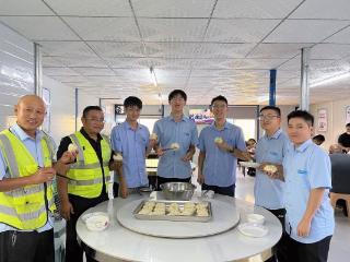 中建七局济南遥墙机场山航出勤楼项目部举办“暖心暖胃”包水饺包包子活动
