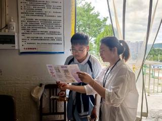 中国民生银行贵阳诚信北路支行走进校园开展反假货币宣传活动