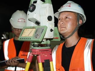 昌九高铁全线最长转体桥连续梁成功转体