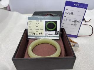 直播间2600元“和田玉”手镯变玻璃！消费者历经波折终获退款