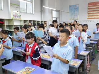 莒县长岭镇中心小学开展激情晨读展示活动