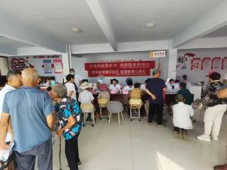 五莲县人民医院医共体把“移动诊室”搬到了村民家门口