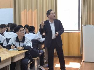 【致敬生命与未来的耕耘者】杨永忠：三尺讲台守初心