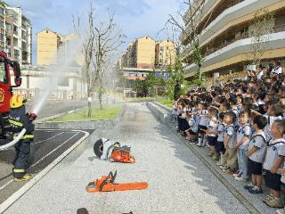 萌娃进“红门” 种下安全种子